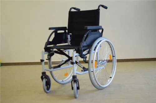 Jakie ciśnienie w oponach wózka inwalidzkiego zapewnia bezpieczeństwo?