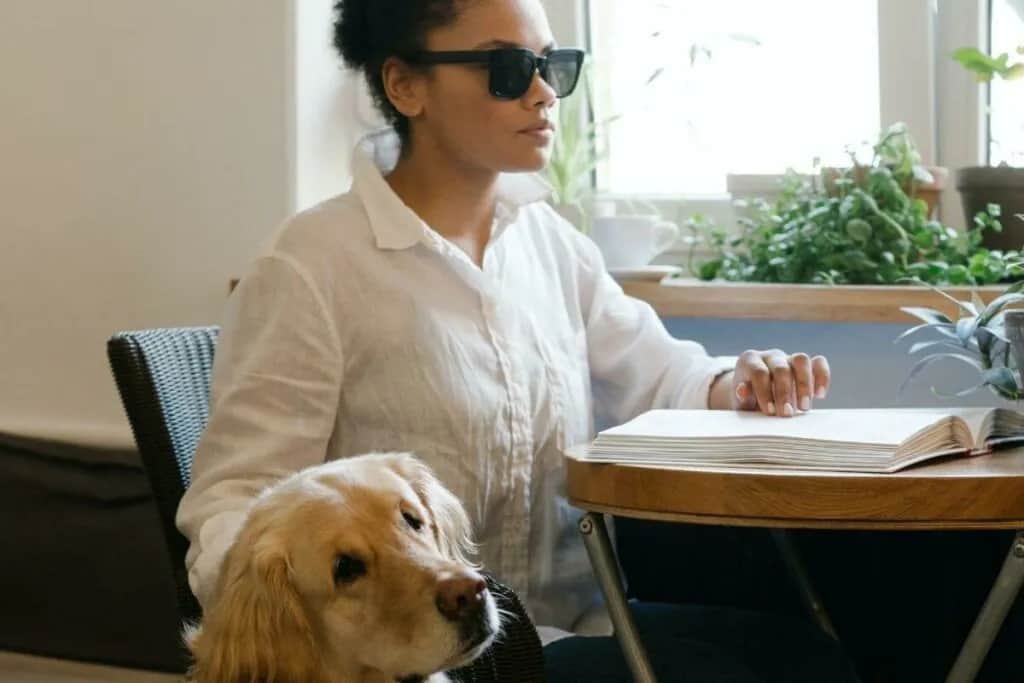 Zawody dla niewidomych: najlepsze profesje, które nie wymagają wzroku