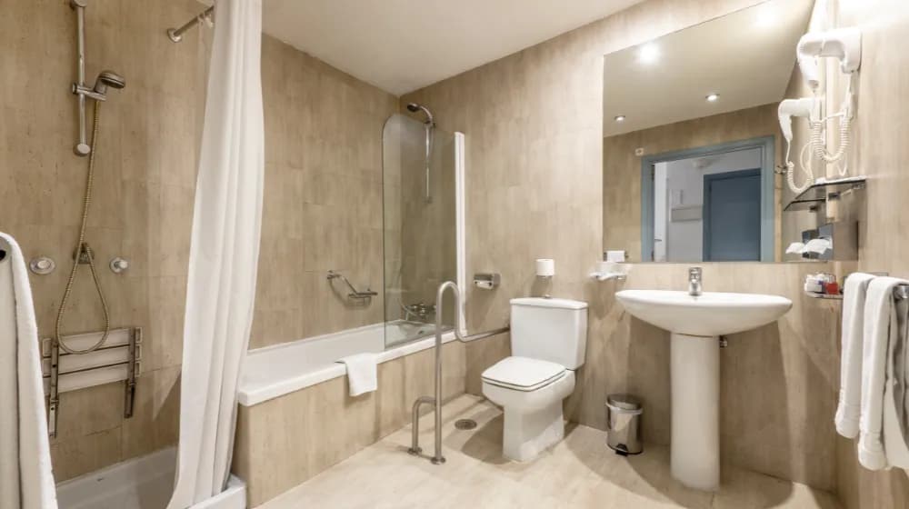 Jak uzyskać dofinansowanie na remont łazienki dla osoby niepełnosprawnej i uniknąć problemów?