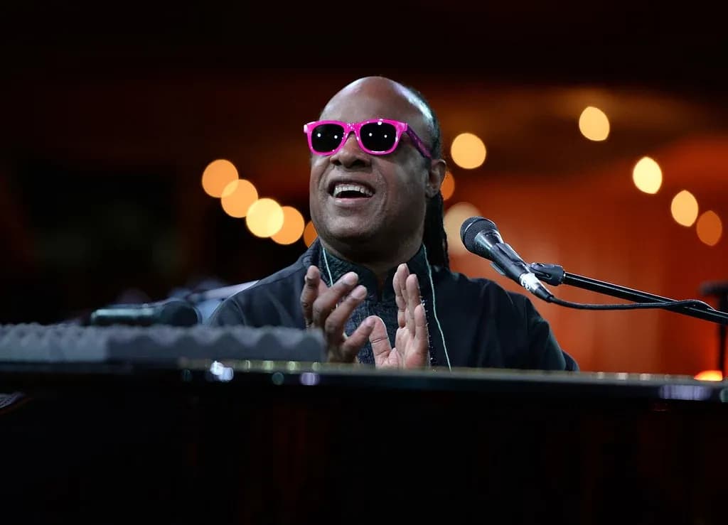 Czy Stevie Wonder jest niewidomy? Prawda o jego wzroku i życiu