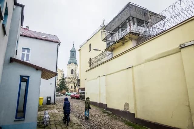 Wieś ze szkołą dla niewidomych: historia i znaczenie Lasków dla edukacji
